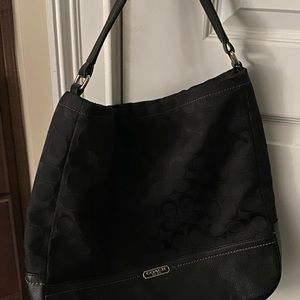Signature Coach Black Shoulder bag